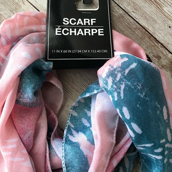 NEW Scarf 🧣 - Picture 2 of 6